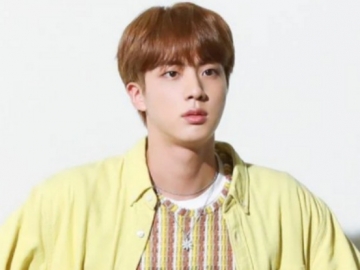 ARMY Ngaku ‘Meninggal’ Lihat Foto ‘Topless’ Jin BTS, Begini Jawaban Kocak Sang Idol