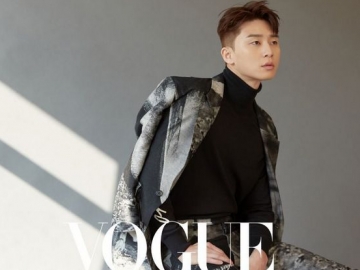 Pose Natap Tembok Hingga Buka Kancing Baju, Park Seo Joon Sukses Bikin Fans Mimisan