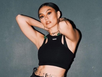 Disambut Gemas Artis, Agnez Mo Bagi Momen Tampil di TV Kala Masih Kecil