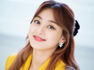 Unggah Foto Senyum Manis Usai Putus dari Kang Daniel, Jihyo Disebut Terlihat Makin Cantik