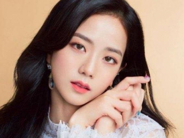 Jisoo BLACKPINK Tampil Berkepang Dua Bak Anak Sekolah, Makin Cantik?