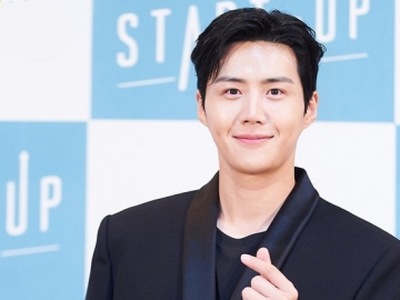 Foto Masa Remaja dengan Rambut Gondrong Curi Perhatian, Kim Seon Ho Bikin Fans Makin Meleleh