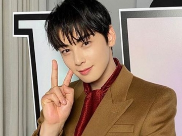 Cha Eun Woo Pamer Foto Pakai Seragam Sekolah, Fans Makin 'Bucin'