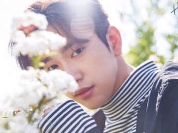 Jinyoung GOT7 Pamer Pose Manyun, Tetap Ganteng?