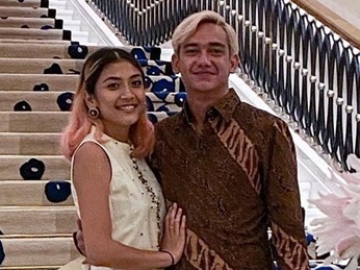 Rilis Foto-foto di Momen Lamaran, Adipati Dolken Isyaratkan Perasaan Jelang Nikah Minggu Depan?