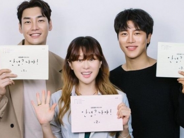 Choi Kang Heel-Kim Young Kwang Cs Pamer Keseruan di Sesi Pembacaan Naskah 'Hello? It’s Me'