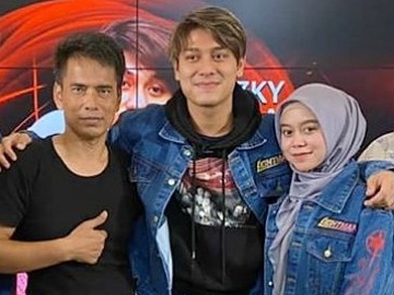 Pajang Foto Putrinya Jalan Gandengan Tangan dengan Rizky Billar, Ayah Lesti: Selangkah Lagi
