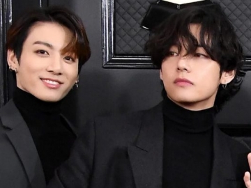 Cerminan Kakak-Adik Goals, Begini Usilnya V BTS Ganggu Jungkook Yang Sibuk Ngemil