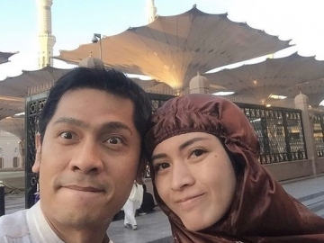 Usil Banget, Adi Nugroho Rayakan Hari Ibu dengan Isengi Donita