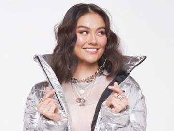 Agnez Mo Raih 194 Piala Penghargaan Bikin Kagum, Celetukan Daniel Mananta Curi Perhatian