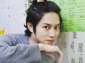 Dandan Mirip Seo Ye Ji, Heechul SuJu Tak Kalah Cantik