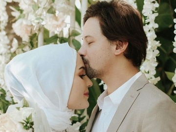 Lucky Perdana Pajang Foto Pernikahan dengan Lidi Brugman: Kamu Kepingan Yang Selama Ini Aku Cari