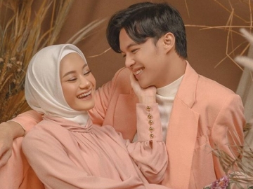 Ikuti Tren Foto Jadul, Dinda Hauw dan Suami Sukses Bikin Fans Gemas