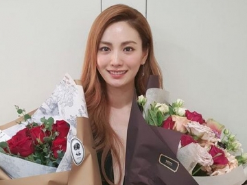 Pamer Tubuh Seksi dan Kecantikan Tanpa Filter, Nana Sukses Curi Perhatian di SBS Drama Awards