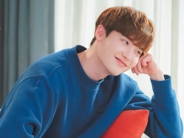 Kabar Bahagia, Lee Jong Suk Resmi Bebas Wajib Militer Hari Ini