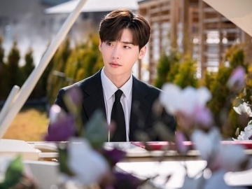  Akhirnya Bebas dari Wamil, Begini Ungkapan Kegembiraan Singkat dari Lee Jong Suk