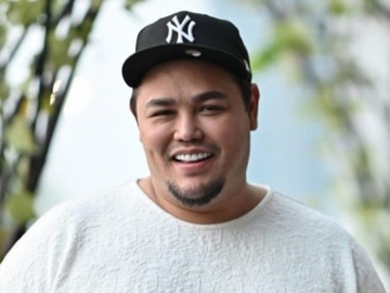 Ivan Gunawan Unggah Foto Diduga Gaun Pengantin Lesty, Isu Segera Nikah dengan Rizky Billar Terbukti?