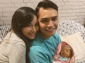 Warisi Paras Menawan Sang Ibu, Gaya Pemotretan Putri Asmirandah-Jonas Rivanno Bikin Jatuh Hati