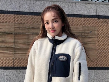 Cantik Nan Baik Hati, Sandara Park Donasikan 1 Ton Makanan Hewan Organik untuk Hewan Terlantar