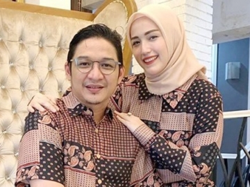 Pasha Ungu Unggah Foto Lawas Bareng Sang Istri, Romantis Banget!