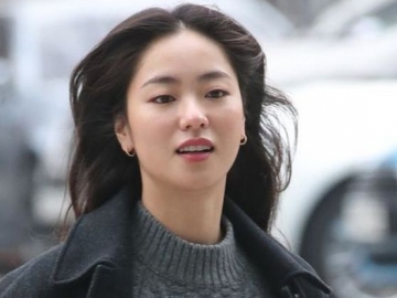Jadi Wanita yang Bikin Song Joong Ki Jatuh Cinta, Jeon Yeo Bin Tampil Menawan di Teaser 'Vincenzo'