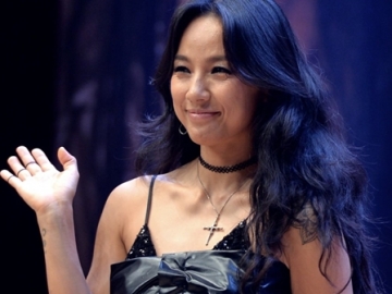 Agensi Ungkap Syarat Khusus Kontrak Lee Hyori