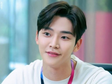 Rowoon SF9 Beber Usaha Perankan Karakter Beda Jauh di 'She Would Never Know' & 'Extraordinary You'