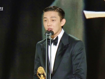 Yoo Ah In Raih 2 Penghargaan Sekaligus, Intip Daftar Lengkap Pemenang Blue Dragon Film Awards ke-41!