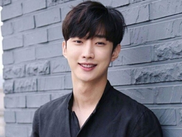 Jinyoung B1A4 Ditawari Main Drama 'Police Academy'