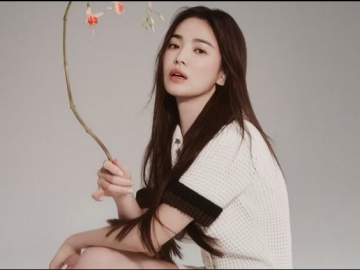 Song Hye Kyo Menolak Tua Tampil Anggun Nan Mempesona di Foto Terbaru