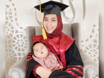 Oki Setiana Dewi Berterima Kasih kepada Anak Bungsu Usai Momen Wisuda, Seraya Sampaikan Harapan Ini