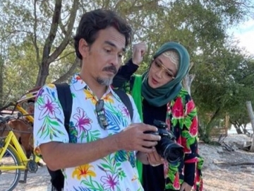 Disebut Firasat, Rina Gunawan Sempat Singgung Cinta Sejati di Video Mesra Bareng Teddy Syach