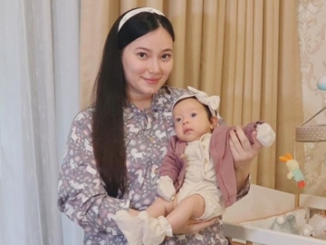 Bayinya Sudah Tengkurap di Usia 2 Bulan, Asmirandah Beri Penjelasan Usai Dikhawatirkan Netizen 