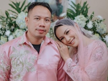 Akhirnya Terealisasi, Vicky Prasetyo Girang ‘Sebar’ Undangan Pernikahan dengan Kalina Oktarani
