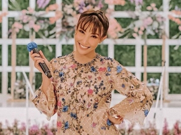 Turuti Permintaan Netizen, Ayu Dewi Unggah Foto Tanpa Makeup Tetap Dipuji Cantik