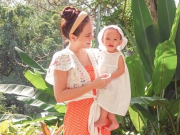 Intip Ekspresi Santai Baby Claire Putri Shandy Aulia ‘Cubit’ Ular, Bikin Ngeri Sekaligus Gemas