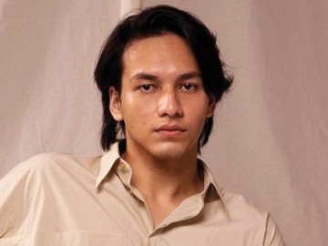 Heboh Jefri Nichol Kenakan Long Dress Sambil Pamer Badan Berotot