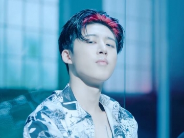 B.I Rilis 'Midnight Blue', Fans Temukan Gedung YG Entertainment di MV