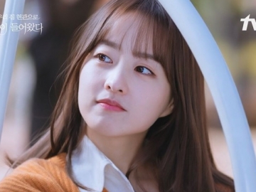 Park Bo Young Tampil Imut Jadi Editor di 'Doom at Your Service'