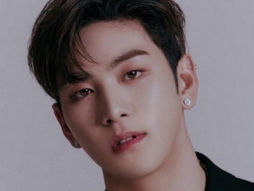  Baekho NU'EST Debut Musikal di 'Midnight Sun'