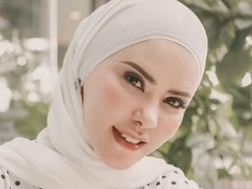  Dijuluki Netter 'Dewi Kecantikan Indonesia', Angel Lelga Bingung