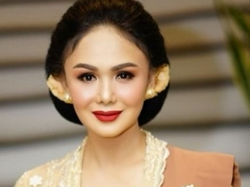  Tampil Cantik Pakai Kebaya & Sanggul, Yuni Shara Buat Netter Minder