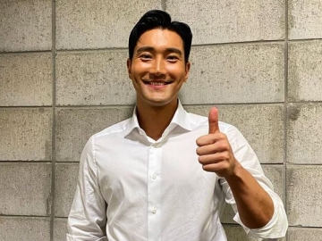 Choi Siwon Super Junior Bawakan 'Sempurna' di Fan Meeting Online!