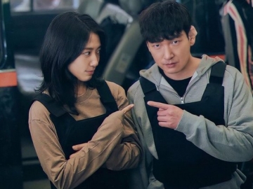 Begini Kikuknya Park Shin Hye-Cho Seung Woo Lakukan Adegan Ciuman Emosional di 'Sisyphus'