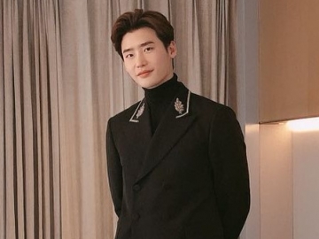 Lee Jong Suk Ditawari Jadi Pengacara di Drama 'Big Mouth'