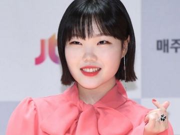 Lee Suhyun Ungkap Rasanya Tinggal Sendiri dan Seru-Seruan Bareng Kim Bora-Kim Sae Ron