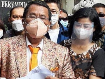 Disebut Suami Pelit, Hotma Sitompul Ungkit Kado Uang Dollar ke Desiree Tarigan