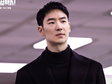 Lee Je Hoon Kelewat Tampan Tampil Modis di 'Taxi Driver', Bakal Jadi Apa?