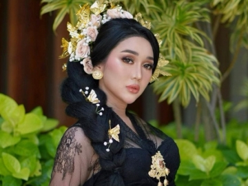 Lucinta Luna Pajang Foto Ini Sambil Ucapkan Selamat Idul Fitri, Perut Buncit Justru Lebih Disorot