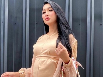 Sempat Unggah Foto Perut Buncit, Postingan Terbaru Lucinta Luna Ini Sukses Bikin Heran